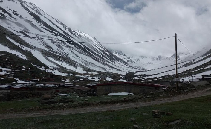 Rize'de mayıs ayında kar yağışı şaşkınlık yarattı