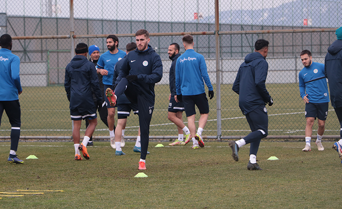 Çaykur Rizespor'da 4 oyuncu gitti, 8 oyuncu gidici