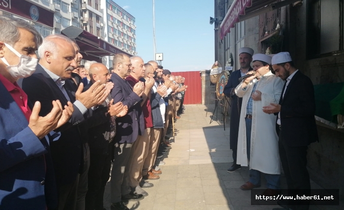 Şenol Güneş'in kayınvalidesi son yolculuğuna uğurlandı