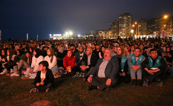 Rize'de açık hava sinemasına yoğun ilgi