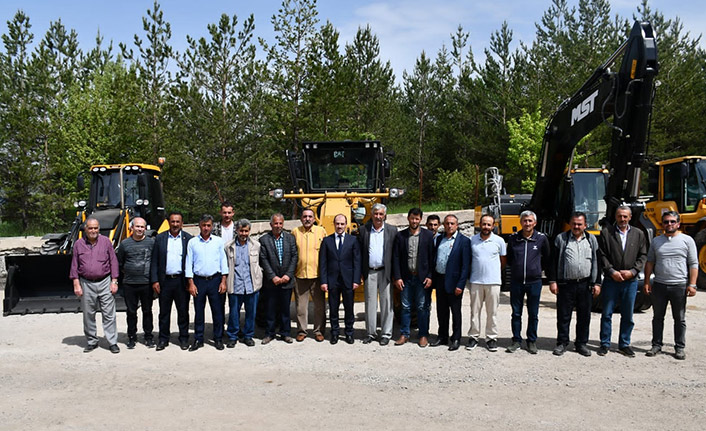 Bakan Soylu talimat verdi, gönderilen iş makinaları törenle teslim alındı