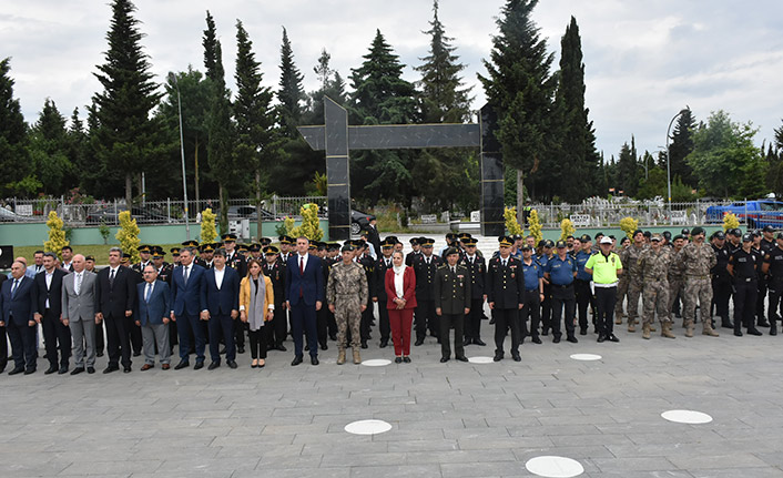 Jandarmadan şehitlik ve huzur evine ziyaret