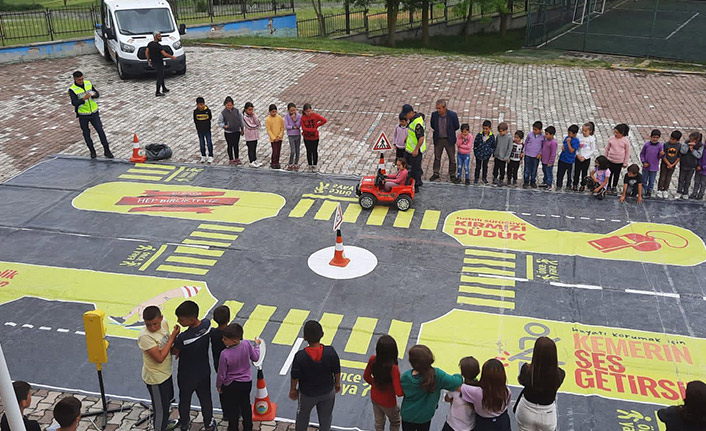 Jandarma'dan öğrencilere trafik eğitimi