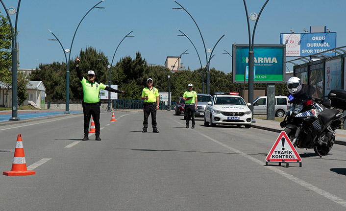 Trafik kurallarına uymayan 47 sürücünün ehliyetine el konuldu