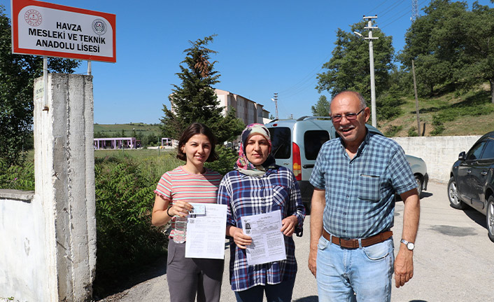 Samsun'da açık liseyi bitirdi YKS'ye kızıyla girdi