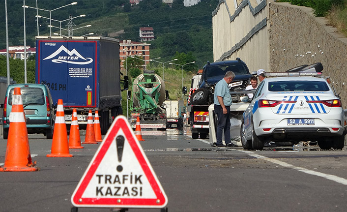 Ordu'da bir cip bariyere çarptı: 2 yaralı