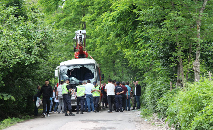 Bölgemizde acı olay! Akademisyenleri ve dekanları taşıyan otobüs devrildi 1 kişi hayatını kaybetti