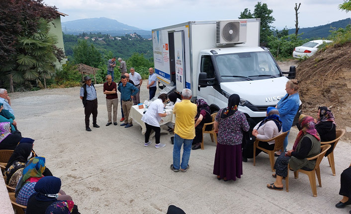 Mobil sağlık aracı vatandaşa kapıda hizmet veriyor