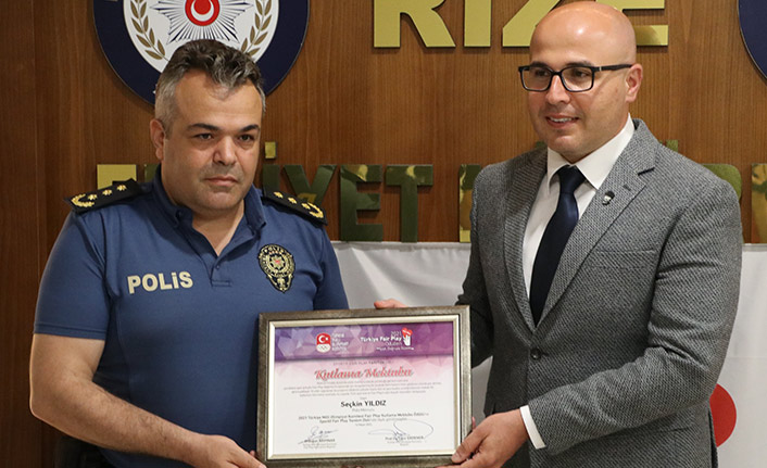 Polis memuruna fair-play ödülü!