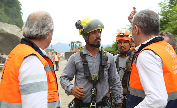 Artvin'de heyelan sonrası dağcılar incelemede bulundu