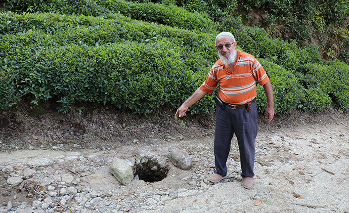 Yolda oluşan delik herkesi merak içinde bıraktı, sebebi sonradan anlaşıldı