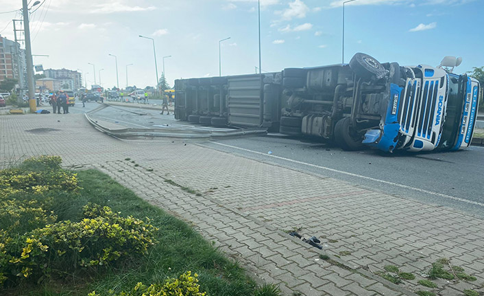 Rize'de faciadan dönüldü! Dinamit yüklü tır ile kamyonet çarpıştı