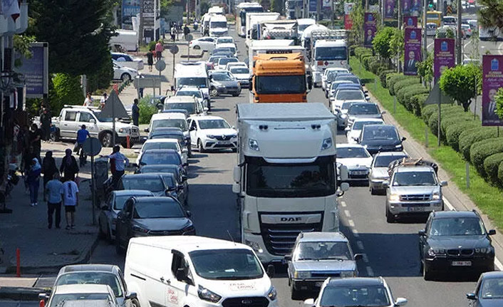 Karadeniz Sahil Yolu'nda bayram yoğunluğu