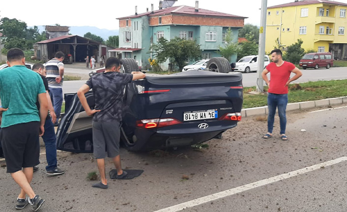 Otomobil devrildi 3 kişi yaralandı