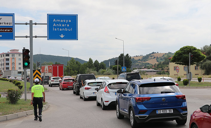 Kurban Bayramı tatili dönüşü Samsun-Ankara kara yolunda yoğunluk yaşanıyor