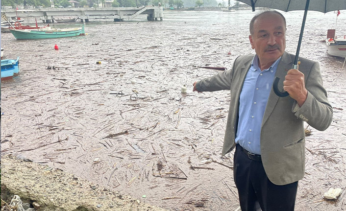 Şiddetli yağış iki balıkçı teknesini batırdı