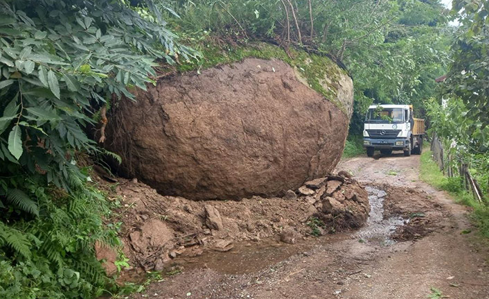 Meteoroloji uyarmıştı, bilanço belli oldu! Yüzlerce heyelan...