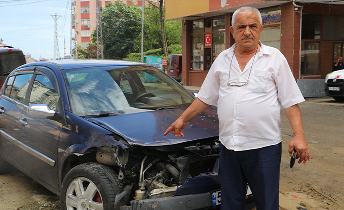 Park halindeki araca çarpan otomobil dereye uçtu