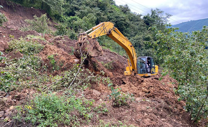 Ordu'da heyelan nedeniyle kapanan yol ulaşıma açıldı