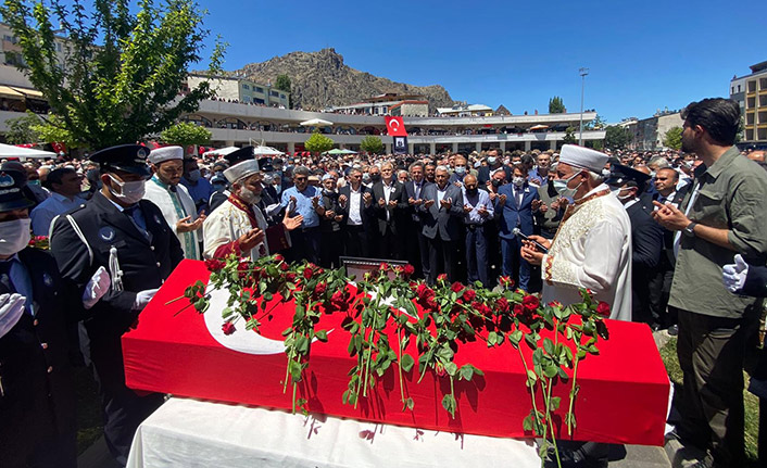 Kansere yenik düşen Belediye Başkanı, son yolculuğuna uğurlandı