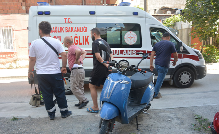 Büyük faciadan kıl payı kurtuldular kaza anı güvenlik kamerasına yansıdı