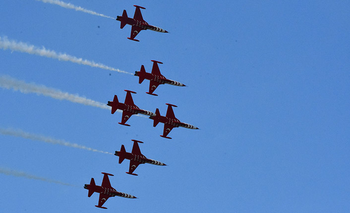 Türk Yıldızları, Ordu semalarında gösteri uçuşu yaptı