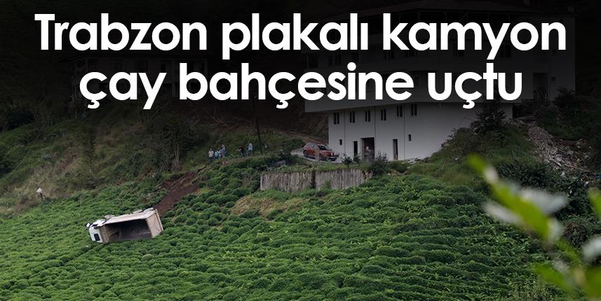 Rize'de Trabzon plakalı hafriyat kamyonu devrildi