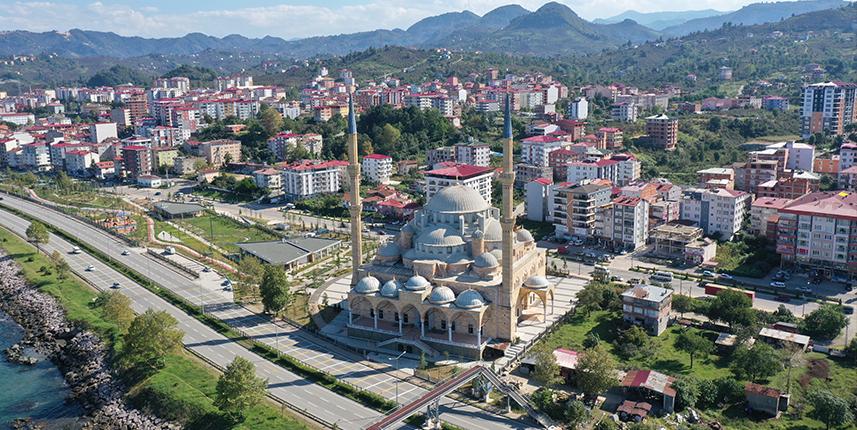 Giresun'da 29 yılda tamamlanan yığma taş cami, mimarisiyle dikkati çekiyor