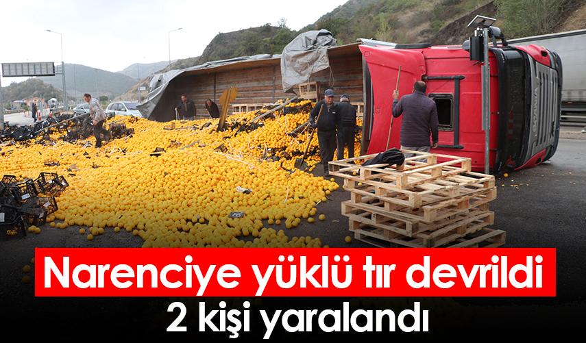 Samsun'da narenciye yüklü tır devrildi: 2 yaralı