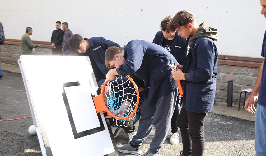 Rize'de okulların basket potalarını meslek lisesi öğrencileri yapıyor