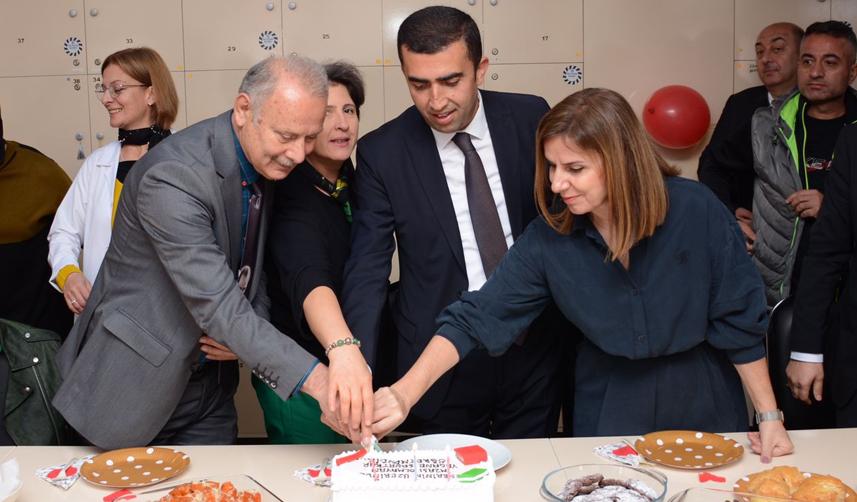 Trabzon İl Milli Eğitim Müdürü Fettahoğlu'ndan öğretmenine doğum günü sürprizi!