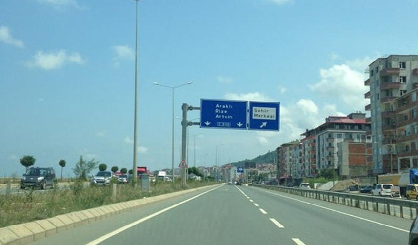 Trabzon-Rize yolu Yomra-Arsin kesiminde çalışma