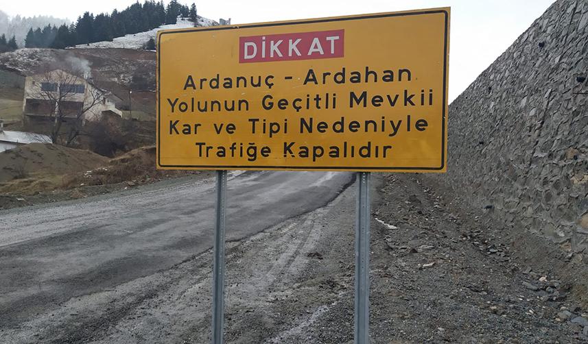 Artvin-Ardanuç-Ardahan karayolu kar nedeniyle ulaşıma kapandı