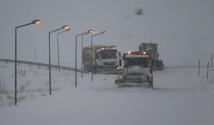 Bayburt'tun yüksek kesimlerinde kar