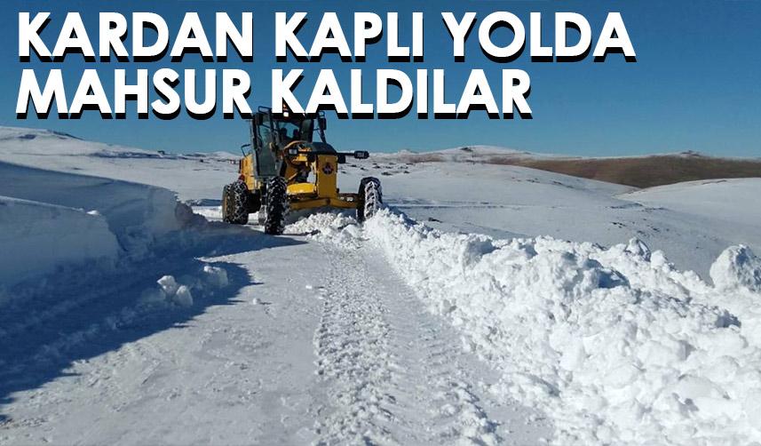 Bayburt'ta kardan kapanan yolda mahsur kaldılar