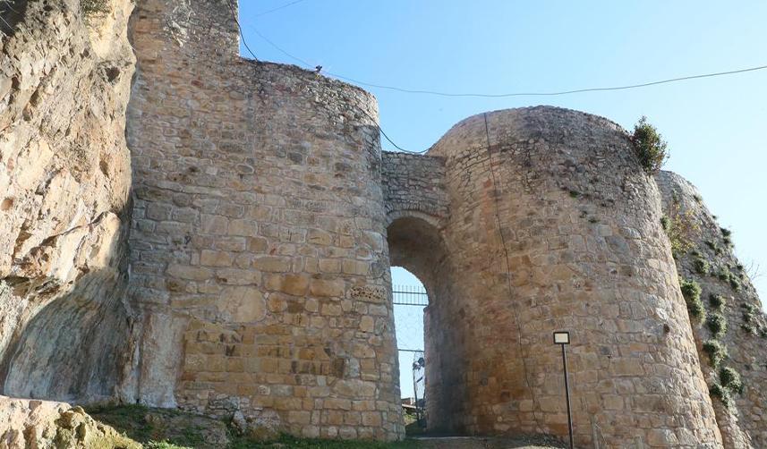 Ordu'daki 2 bin 200 yıllık Ünye Kalesi'nin restorasyonu devam ediyor