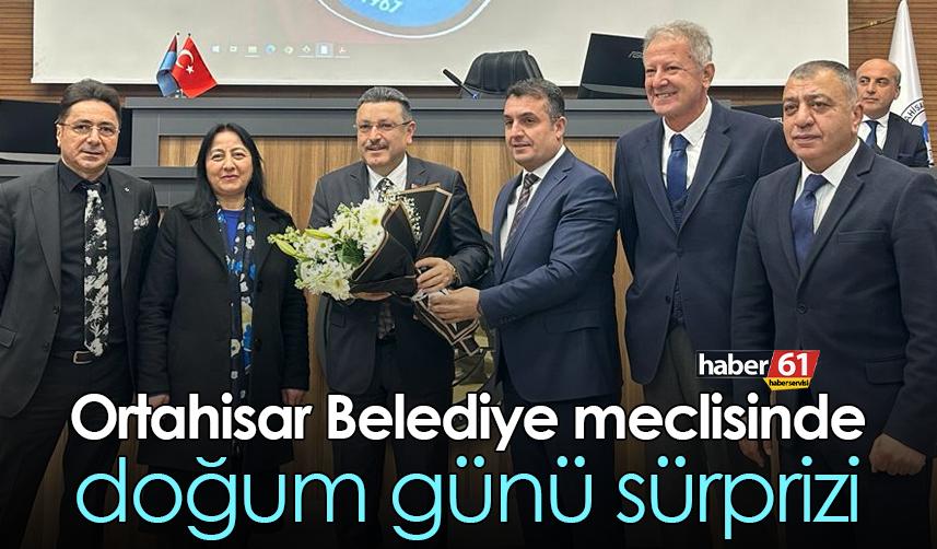 Ortahisar Belediye meclisinde doğum günü sürprizi