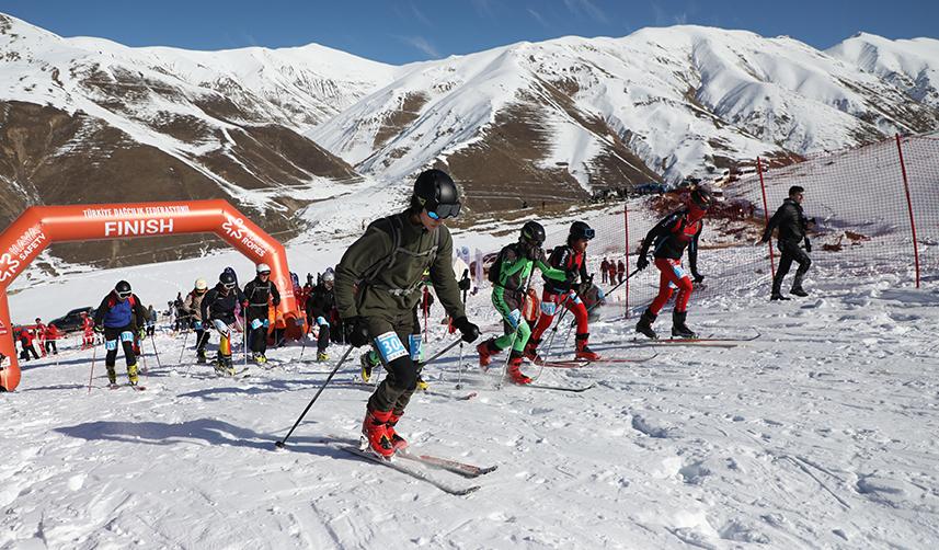 Rize'de Gençler ve Büyükler Dağ Kayağı Türkiye Şampiyonası yapıldı