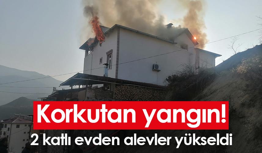 Artvin'de korkutan yangın! 2 katlı evden alevler yükseldi