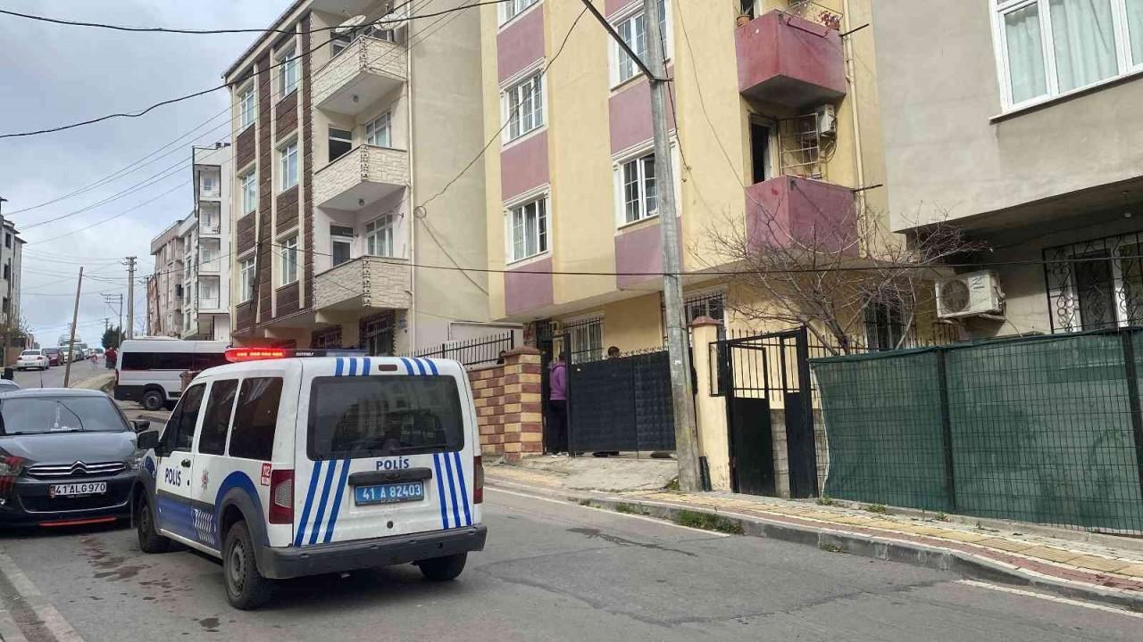 Elektrik kontağından yangın çıktı, 2 kişi dumandan etkilendi