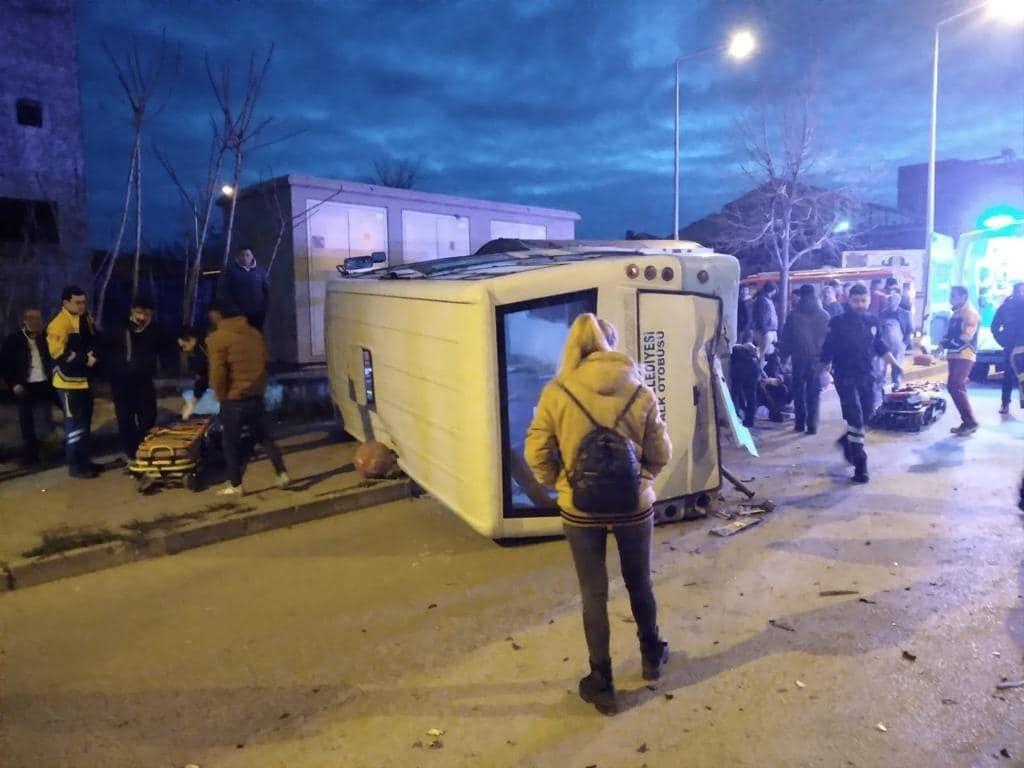 Kırklareli’nde halk otobüsü ile otomobil çarpıştı: 7 yaralı