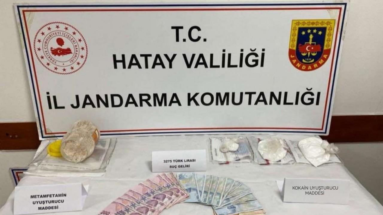 Toprağın altından ve çalıların arasından uyuşturucu çıktı