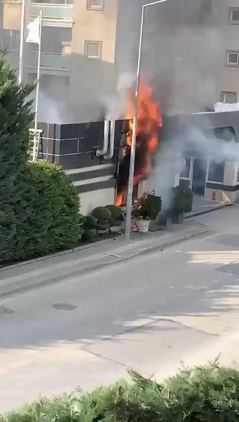 Lüks sitenin jeneratörü alev alev yandı