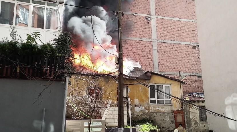 Kağıthane’de korkutan yangın: Hatalı parktan itfaiye gecikince alevler diğer binalara sıçradı