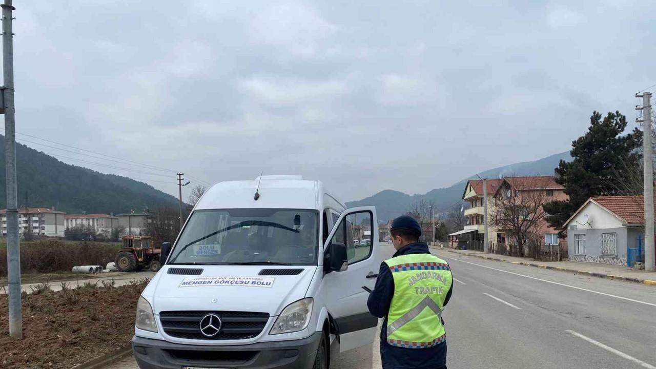 Jandarma personeli otobüse yolcu gibi bindi, şoför cezadan kurtulamadı