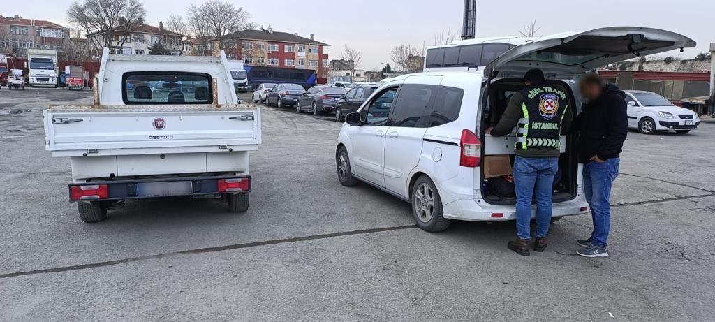 Arnavutköy’de trafiği tehlikeye atan kamyonet sürücüsü yakalandı