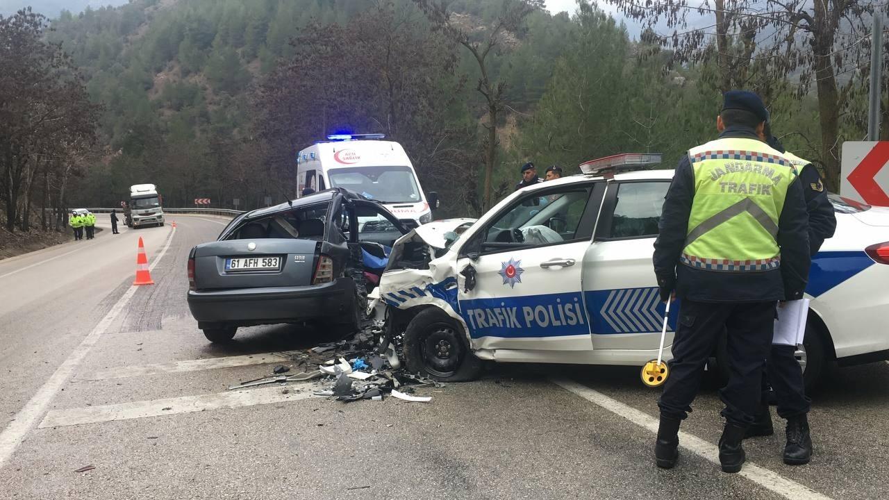 Isparta’da polis aracıyla otomobil çarpıştı: 1 ölü, 2 yaralı