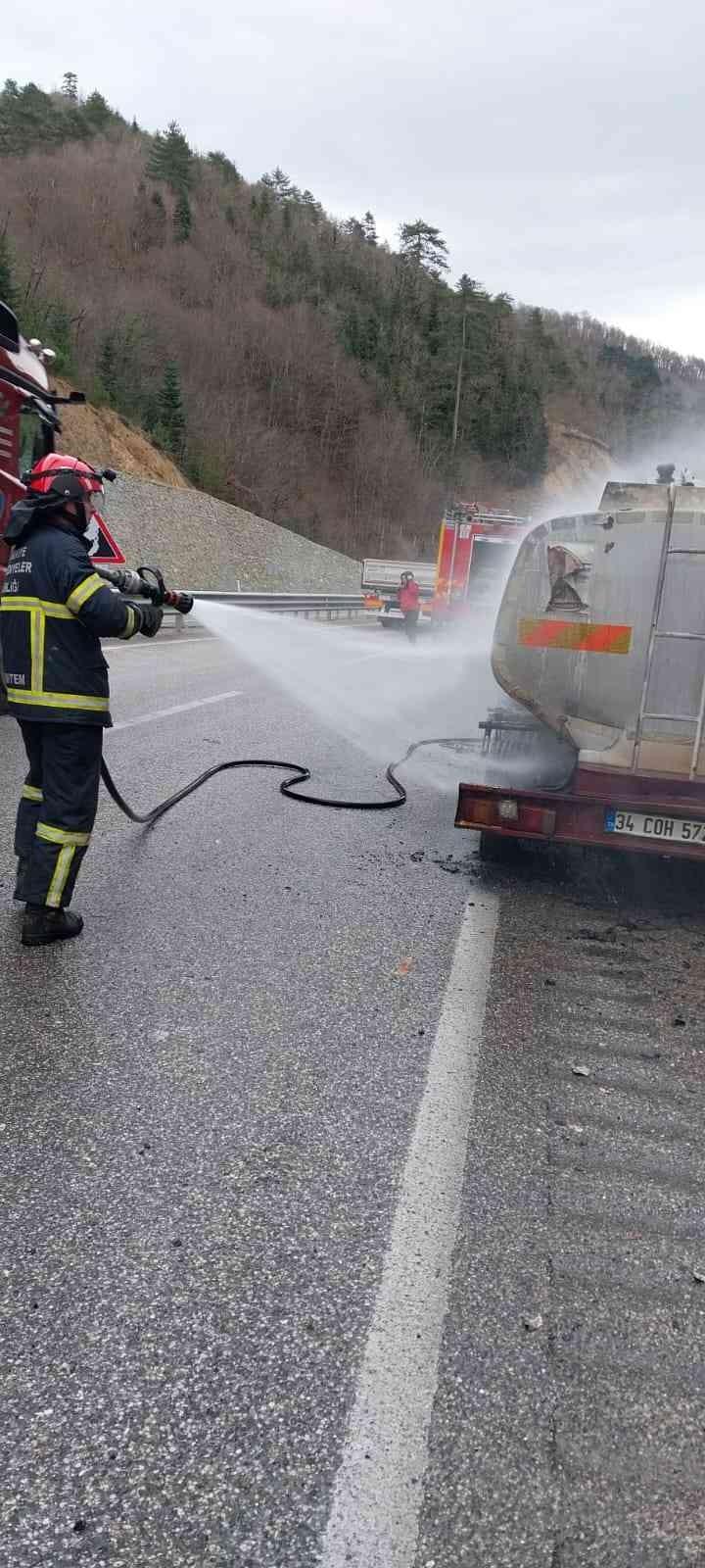 Zonguldak’ta mazot yüklü tanker yangında kullanılamaz hale geldi