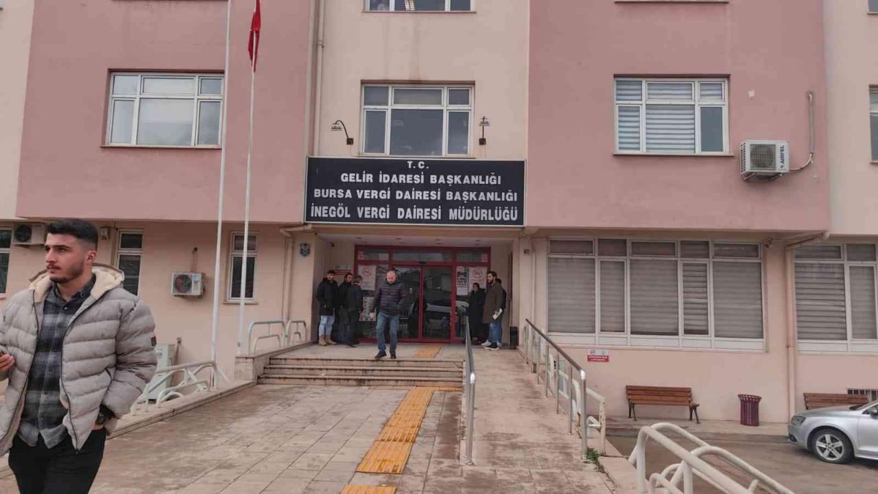 Boşanma aşamasındaki öfkeli koca avukat çifte kurşun yağdırdı