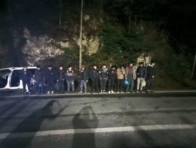 Rize'de 14 düzensiz göçmen yakalandı